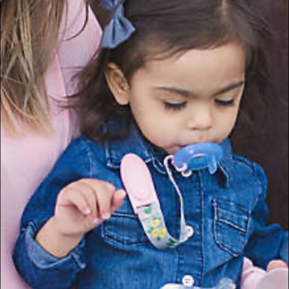 8 Pacifier Clips - NWOT - Picture 4 of 4